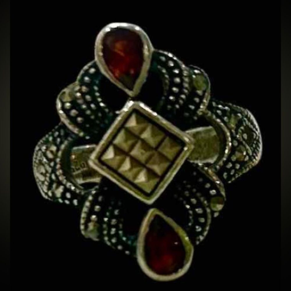 925 Sterling Silver Red Gem Accent Floral Ring